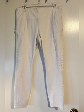 Athleta Contender Laser Cut 7/8 Yoga leggings size large